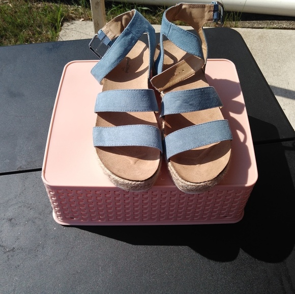 Universal Thread Shoes - Universal Thread sandals
